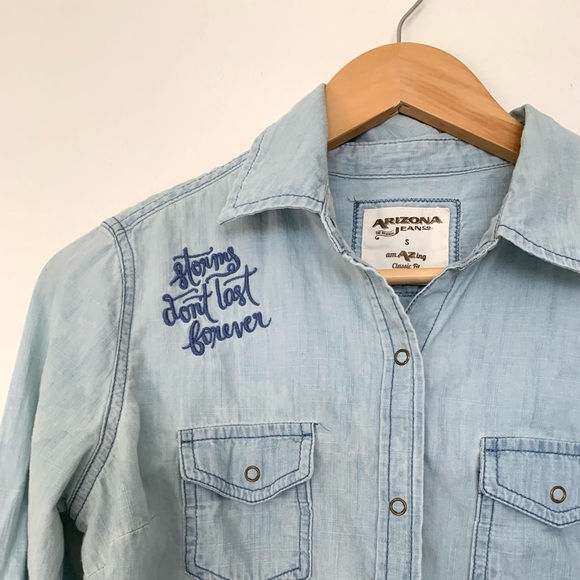 🌿 Arizona denim blue embroidered button-up shirt top - Picture 2 of 6